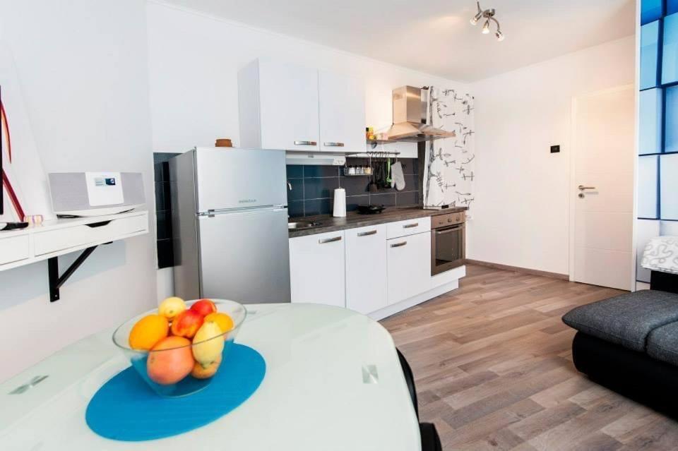 Apartman Puzzle ロヴィニ エクステリア 写真